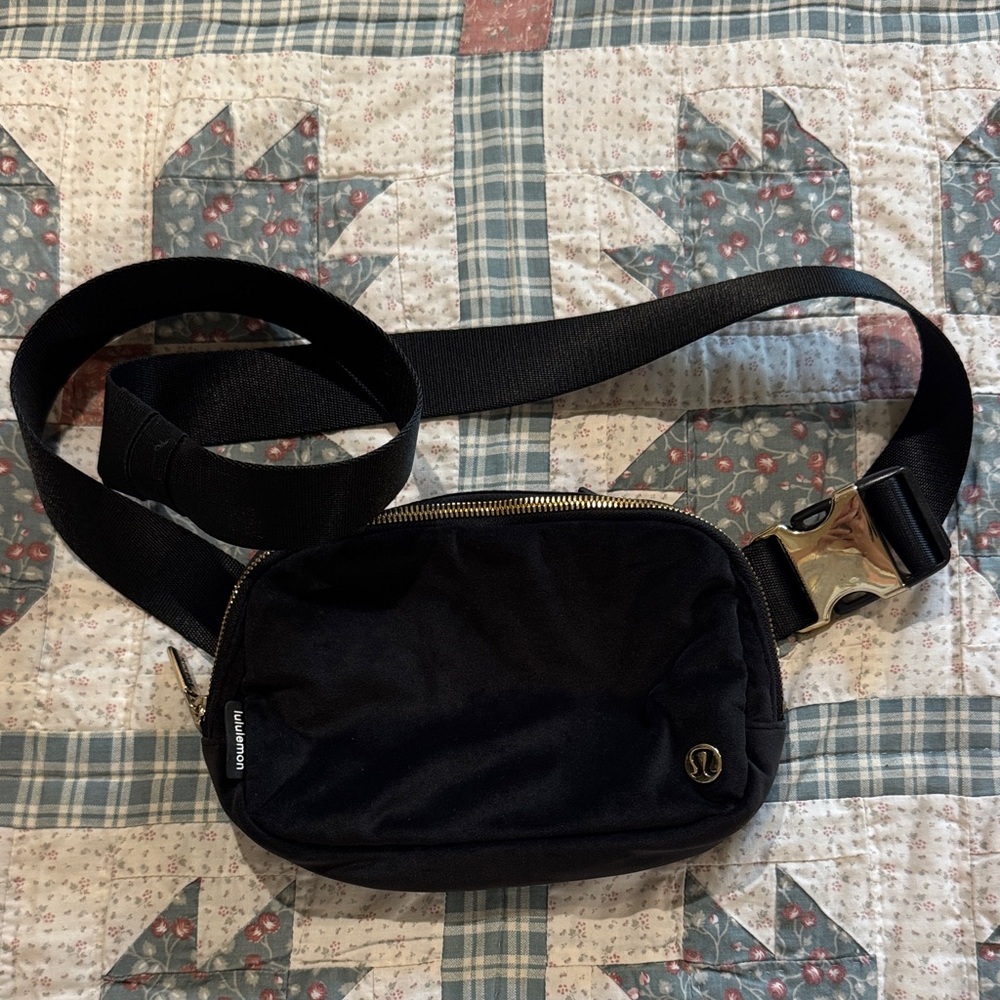 lululemon athletica Black Waist/Crossbody Belt Bag